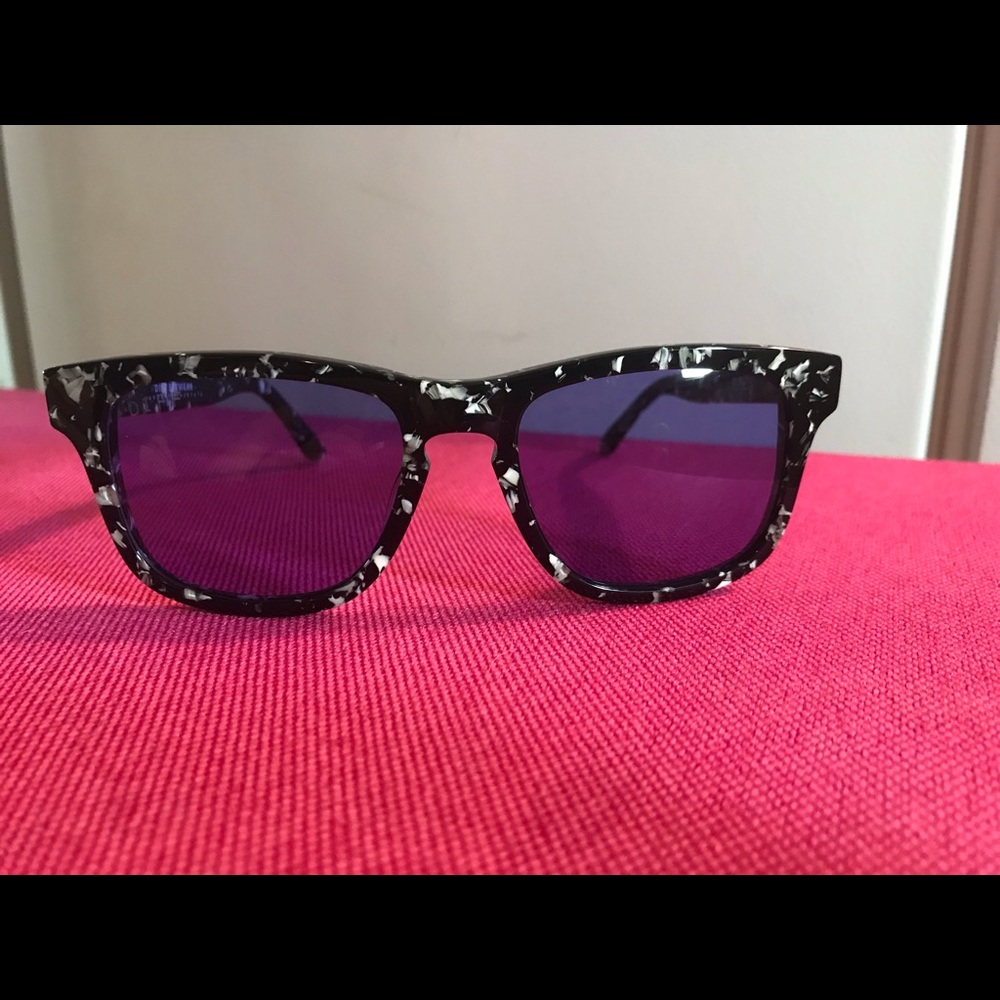 Diff Riley Sunglasses - Picture 2 of 8